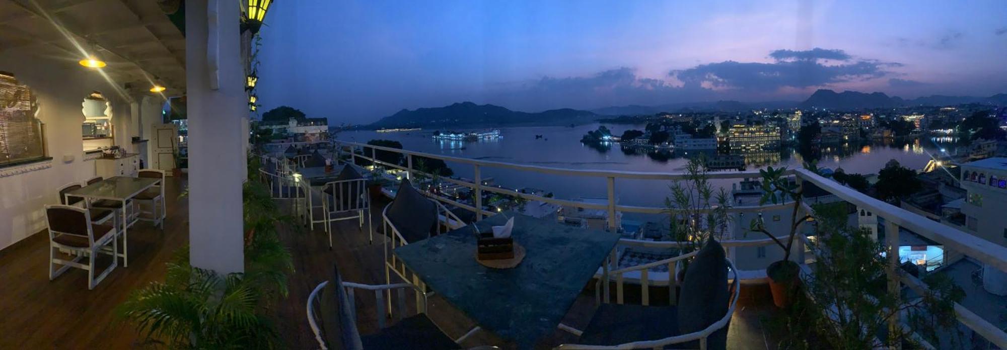 Peacock Guest House - Lake View Hotel In Udaipur Exterior photo